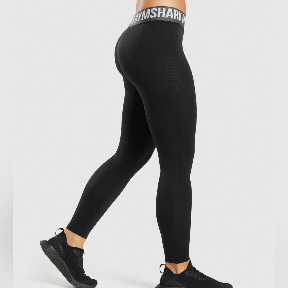 NWOT GYMSHARK Flex Low Rise Leggings Two Toned Black and Grey